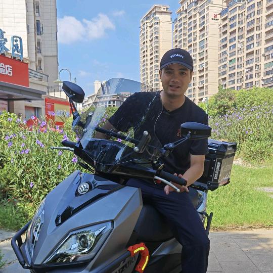 玩摩托的老九
