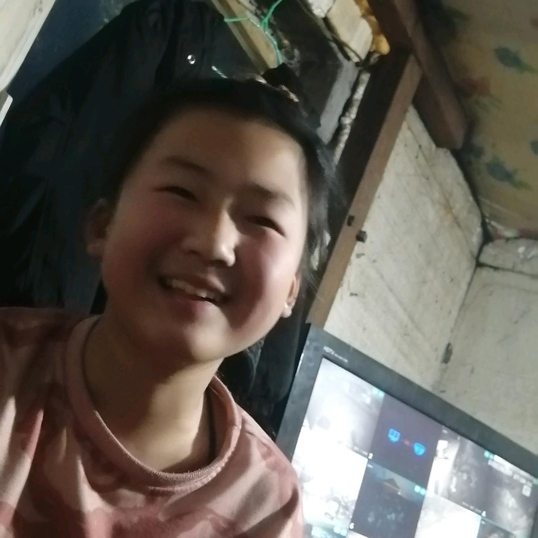 爱臭美的老太太
