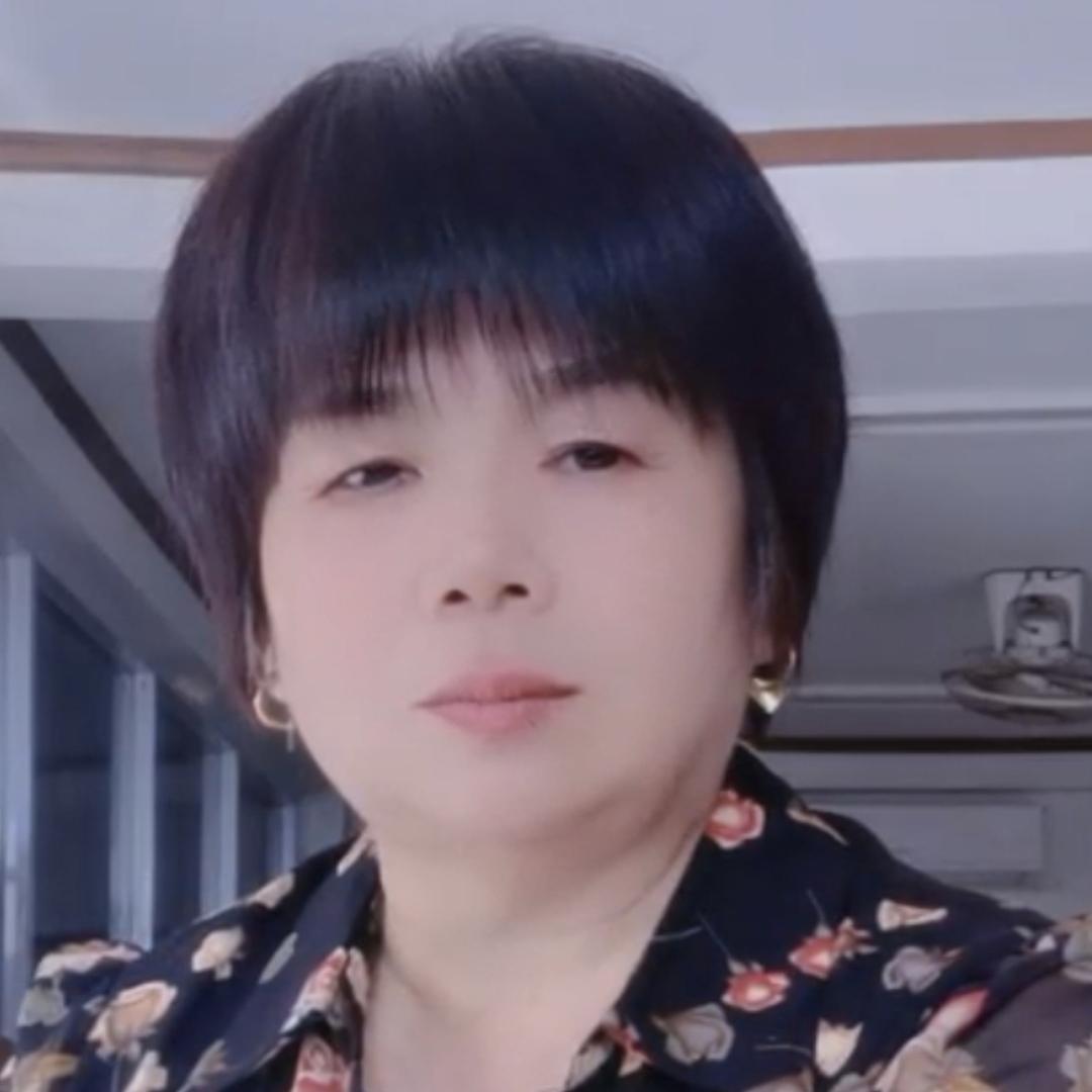 李阳光，（离异，单身）64年属龙！