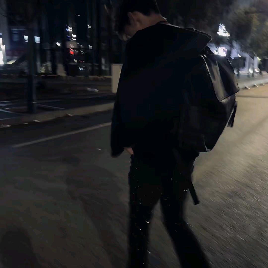 不太帅的大大怪