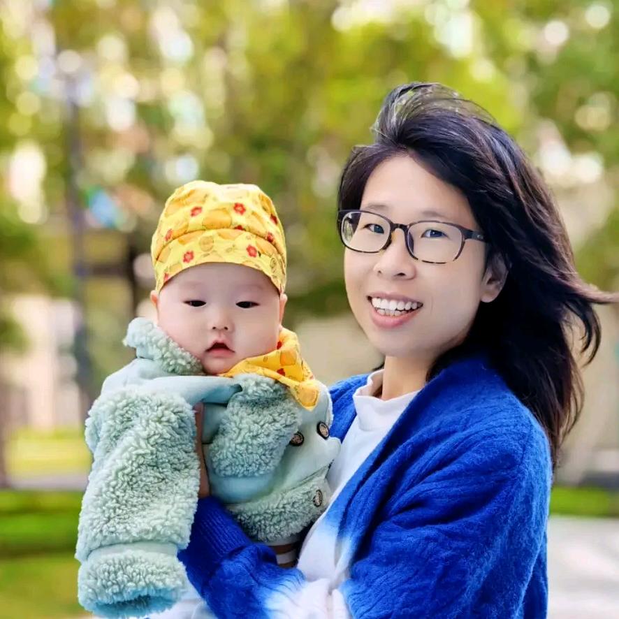 翔安厦大东门天桥底下的子瑜妈妈