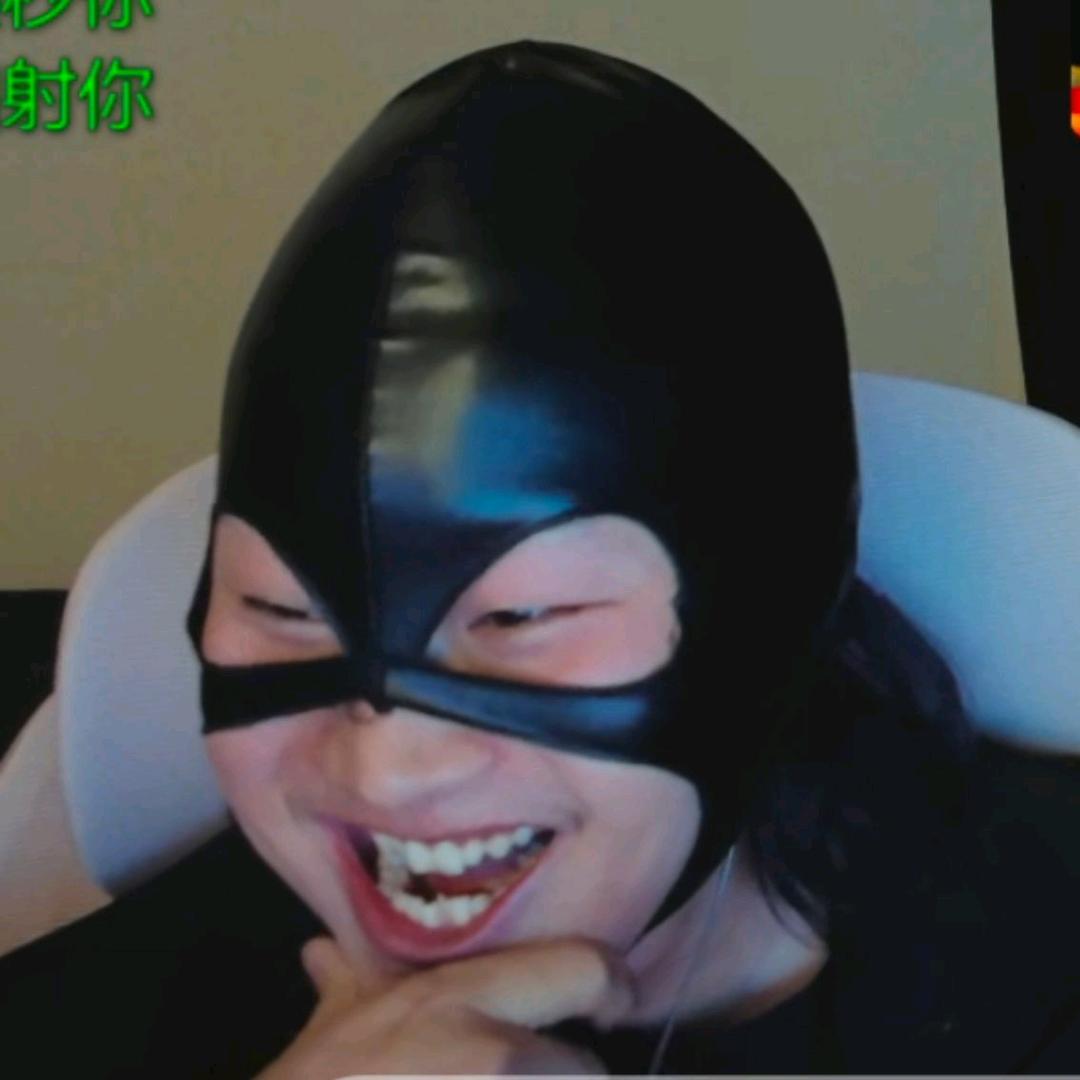 牛爷爷cos性感小野猫勾引隔壁人妻壮壮妈