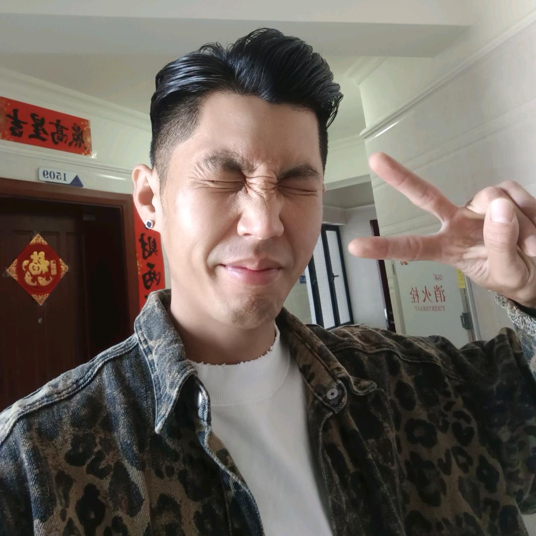 Mr 梁同学