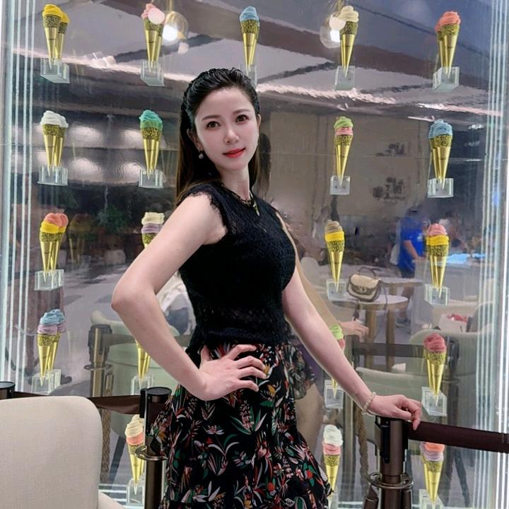 大眼睛霖妹妹