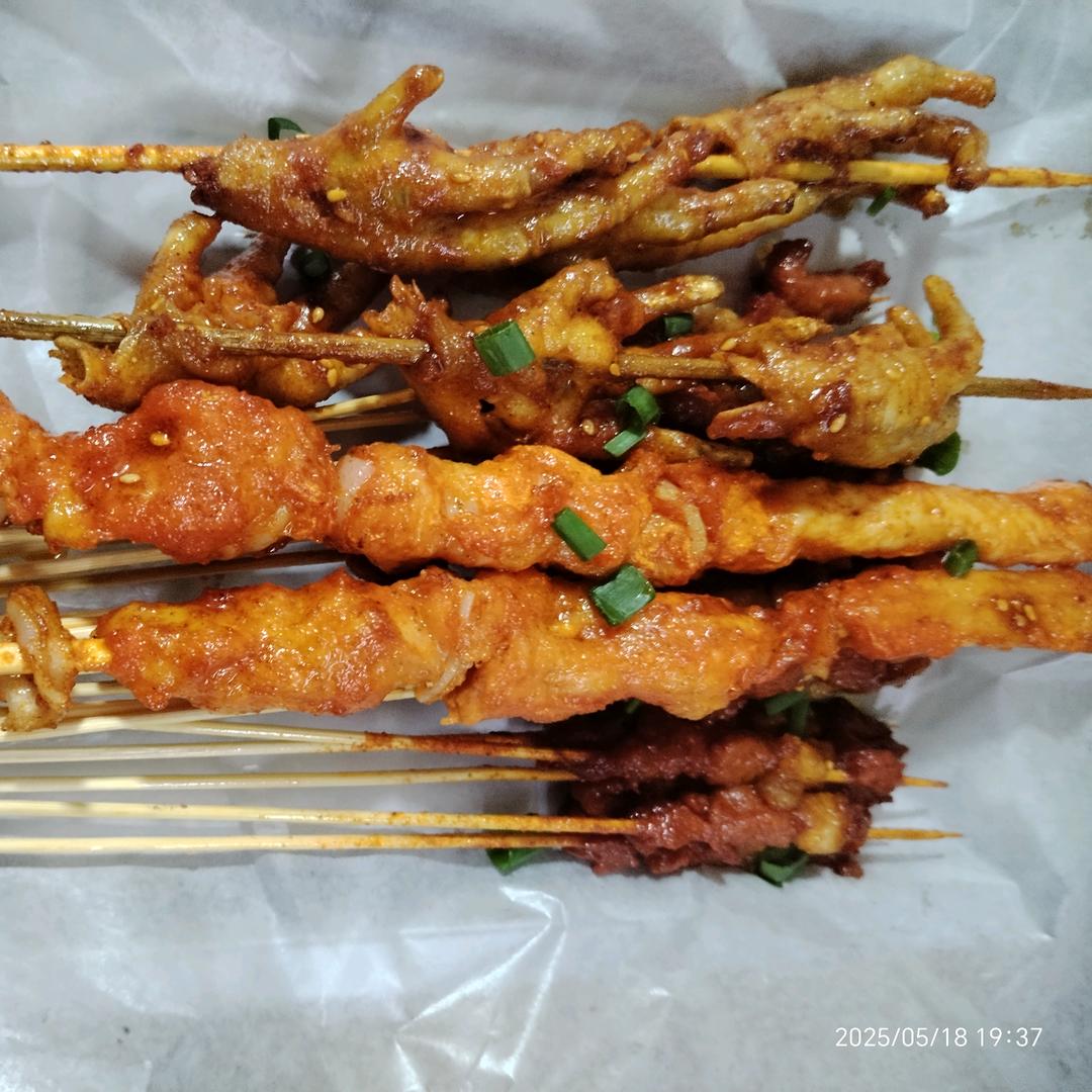 卖炸串的小阿姨