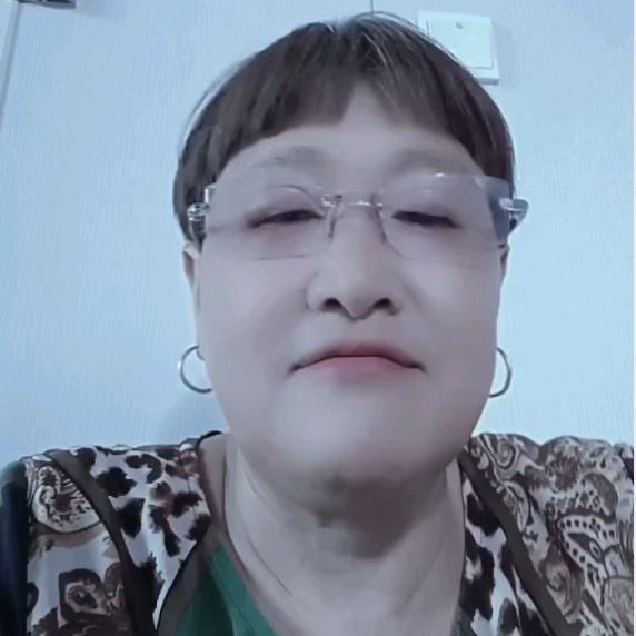 云彩(周六周日晚6:30开播)语言交流