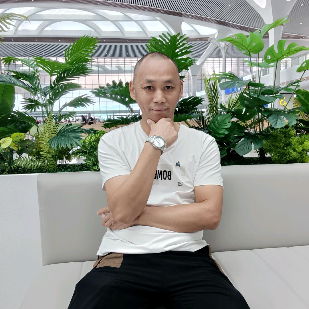 小酒窝🐉单身龙🐉心上的人，钢筋工