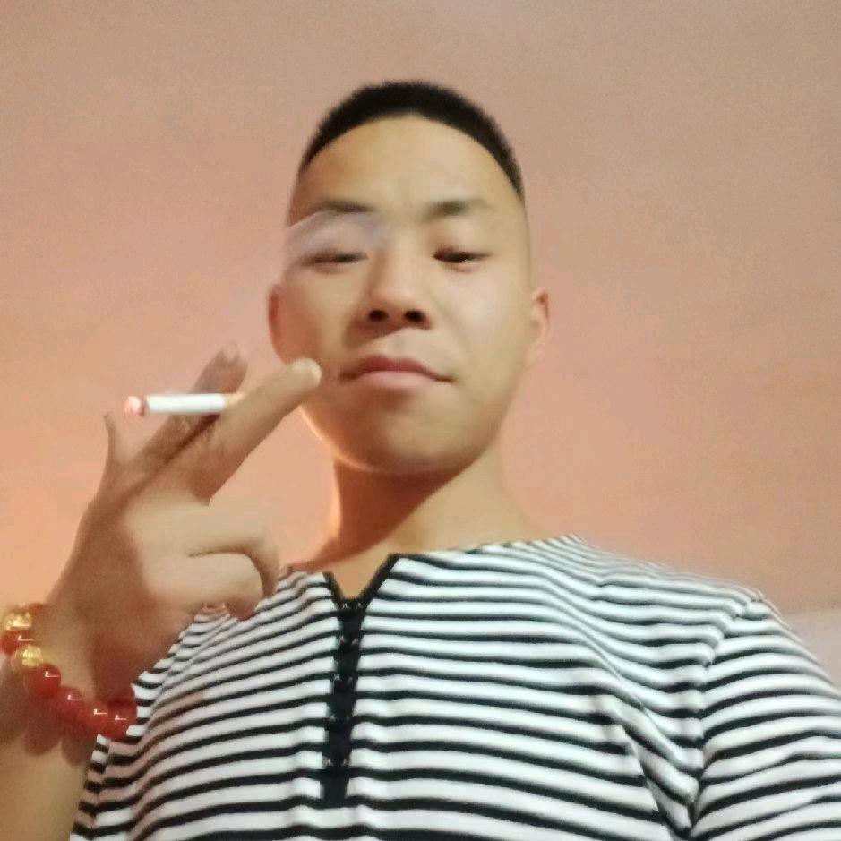 在路上。加油