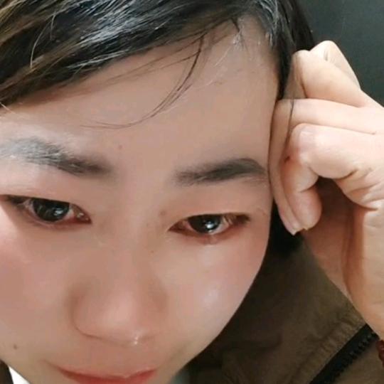 伤心的小妹 😭😭