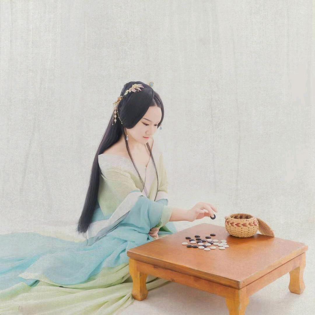 馨子读书（同名大号早5:40直播）