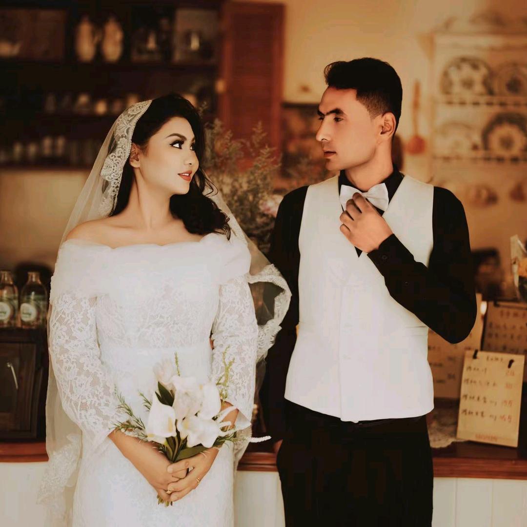 a  👩‍❤️‍👨  R