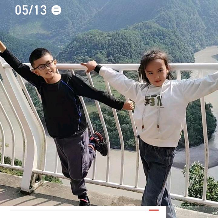 梅里雪山下的孩子。