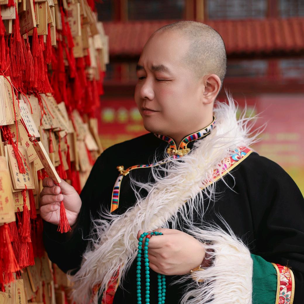 超哥是个大光头