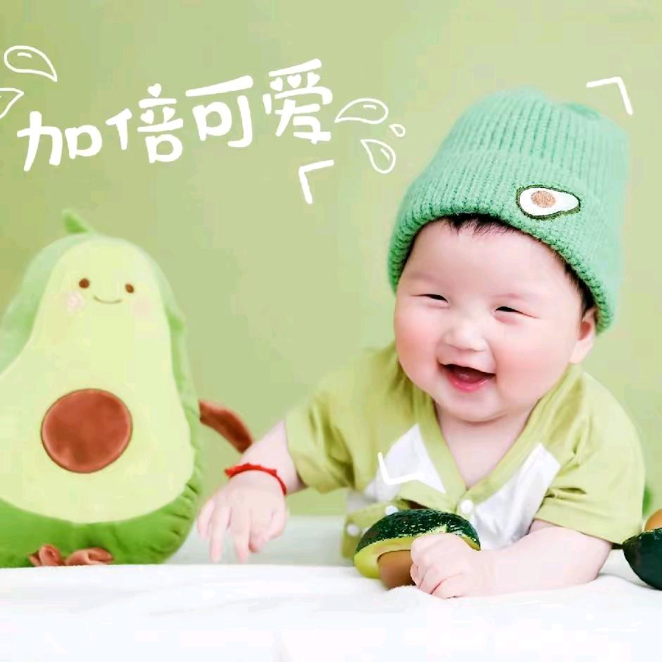 摆摊卖卡通冰淇淋和火山石烤肠的小梦梦