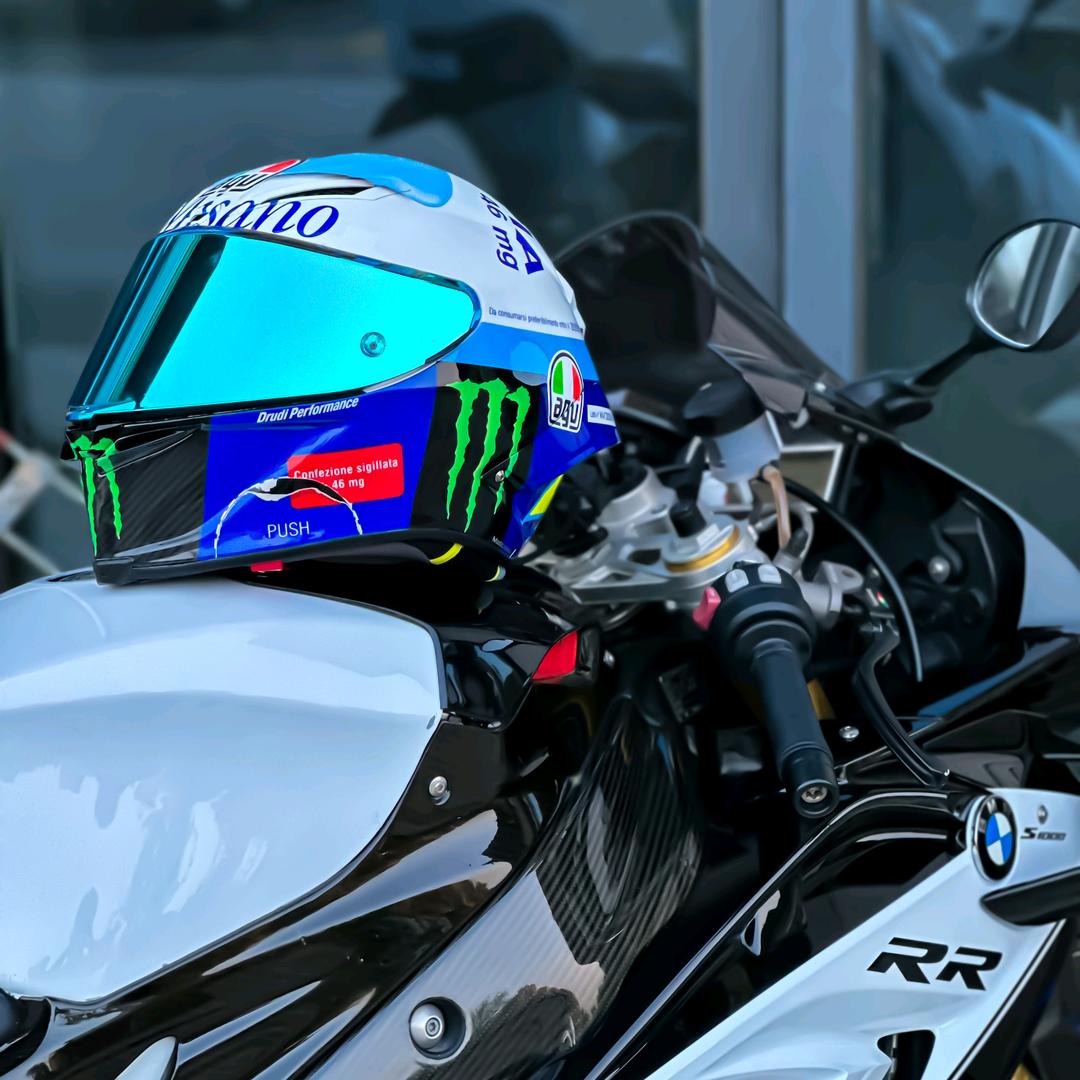 方块九彩绘头盔修复