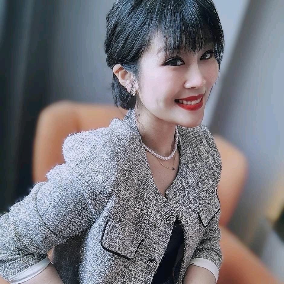 陈慧老师（美术、口才、书法）