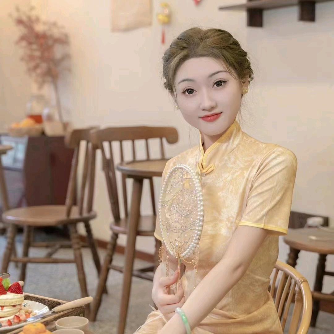 美女爱