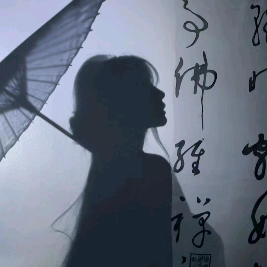 卄乆