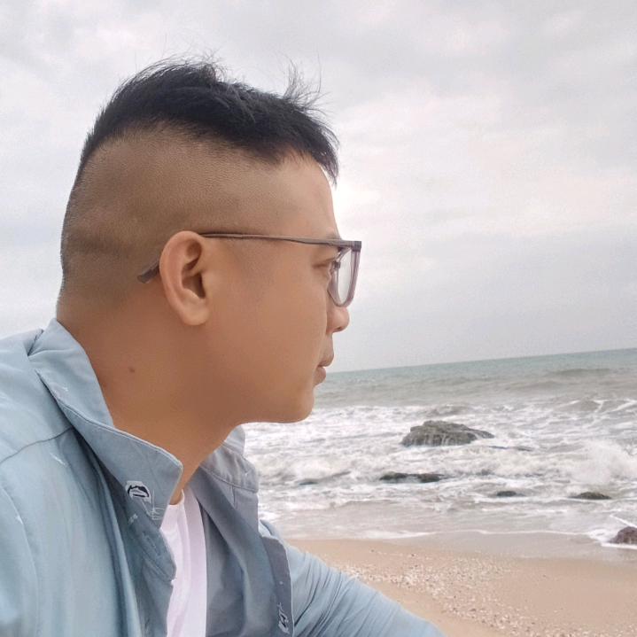 《90后两个孩子的单亲爸爸》