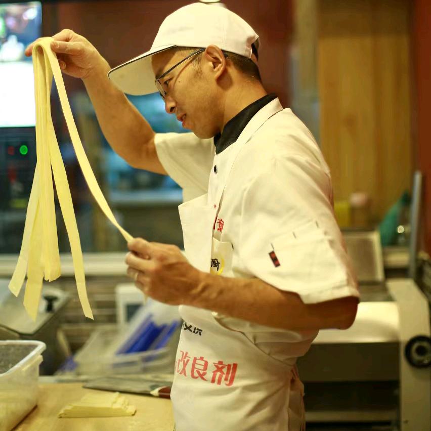 阿龙哥《专业手擀面》肉夹馍！凉皮！米线