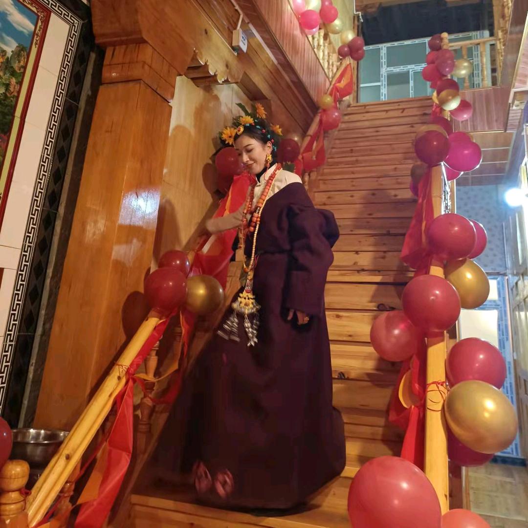 嘉央措姆藏服批发店