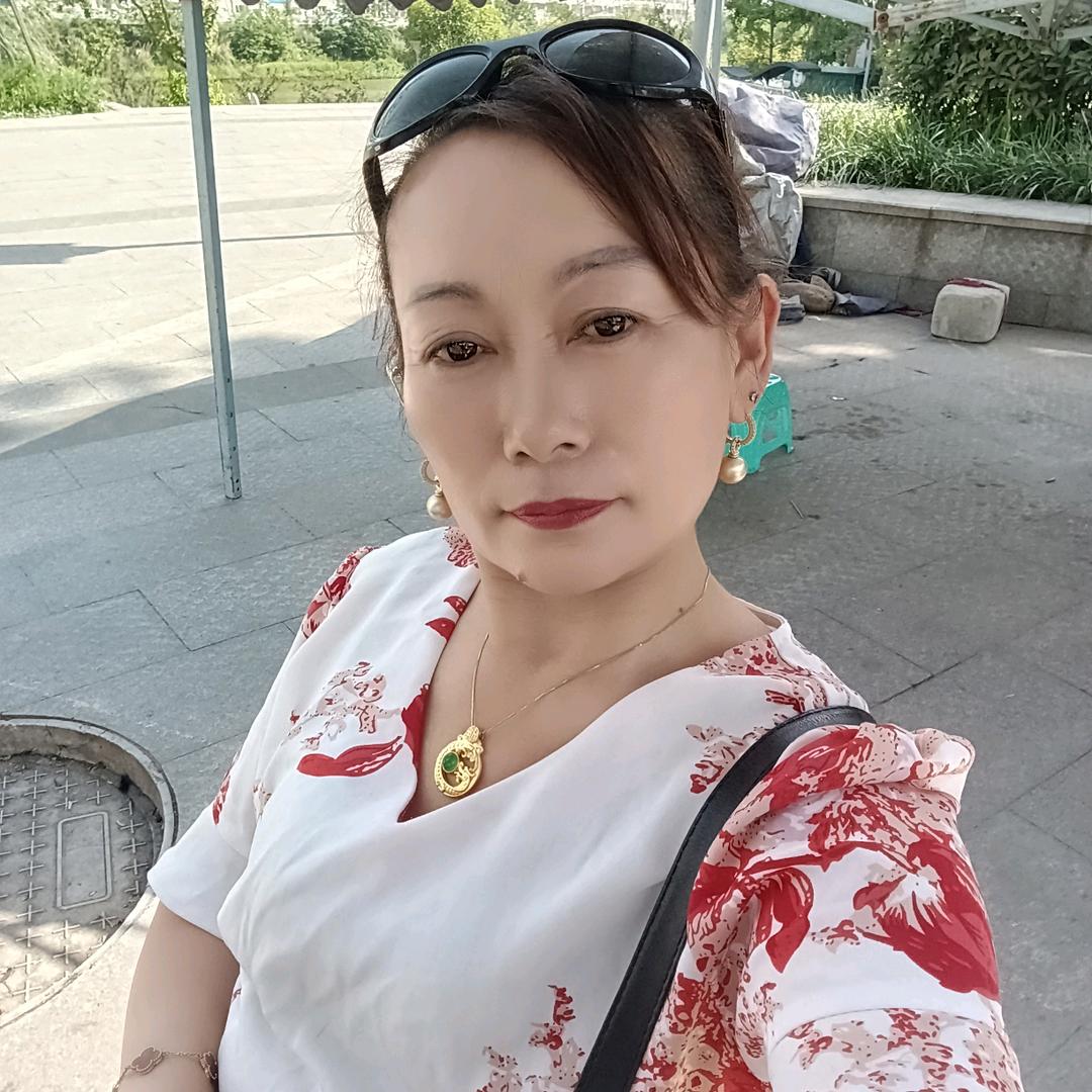石婆婆，73年的🐮，卖冰粉的