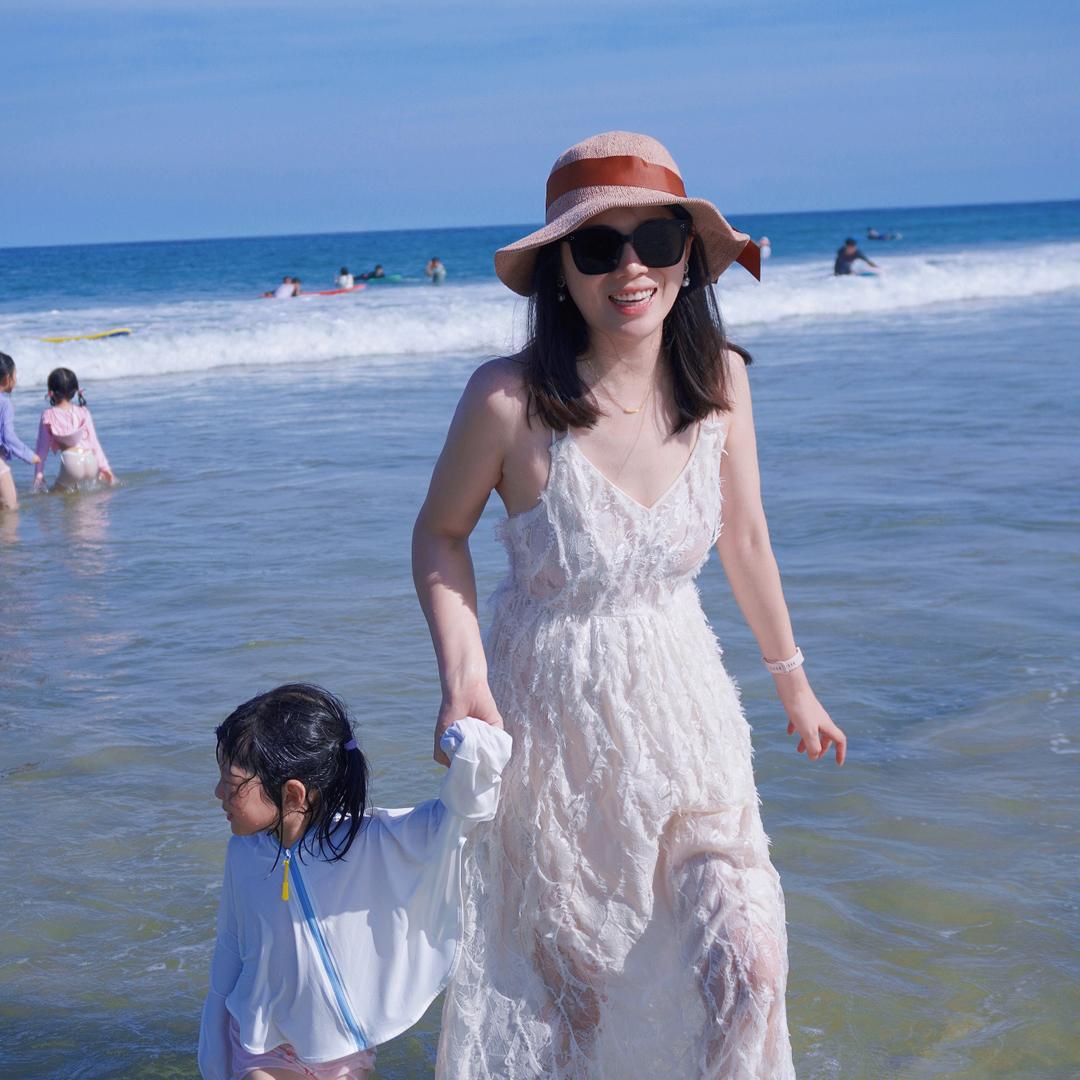 梨涡浅浅