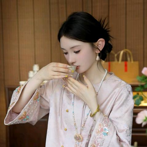 周粥（国风穿搭精选)