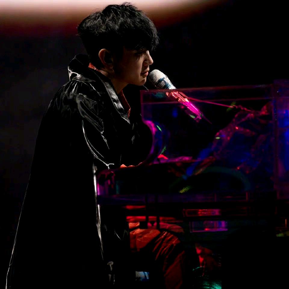 等待花季烟雨稠