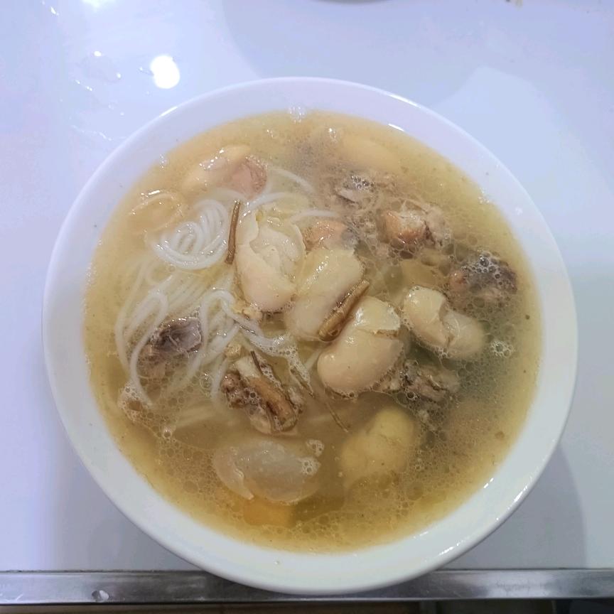 滨江公园商业街鸡汤米线