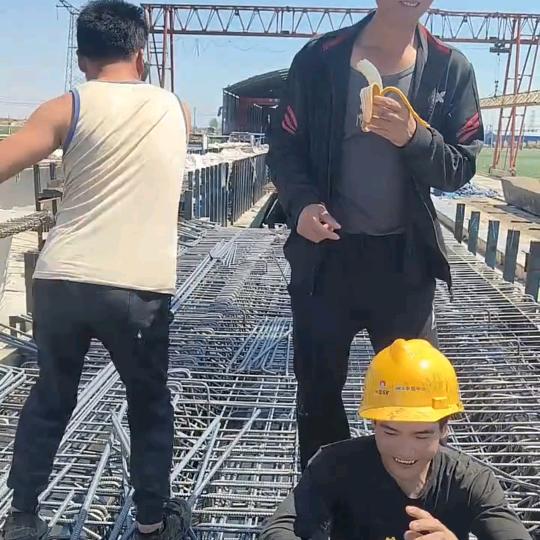 钢筋工阿弯（一腚乾坤）