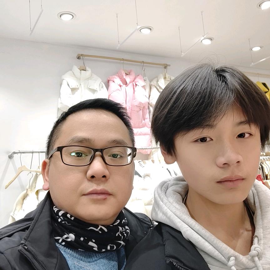 罗伟