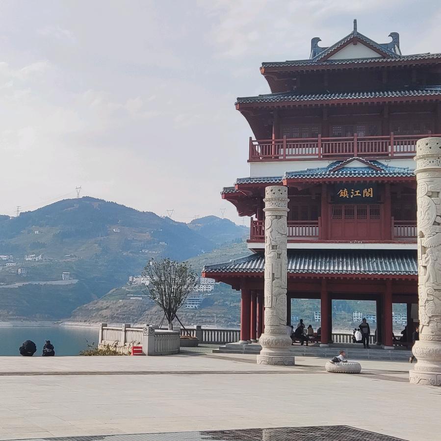 追光者明