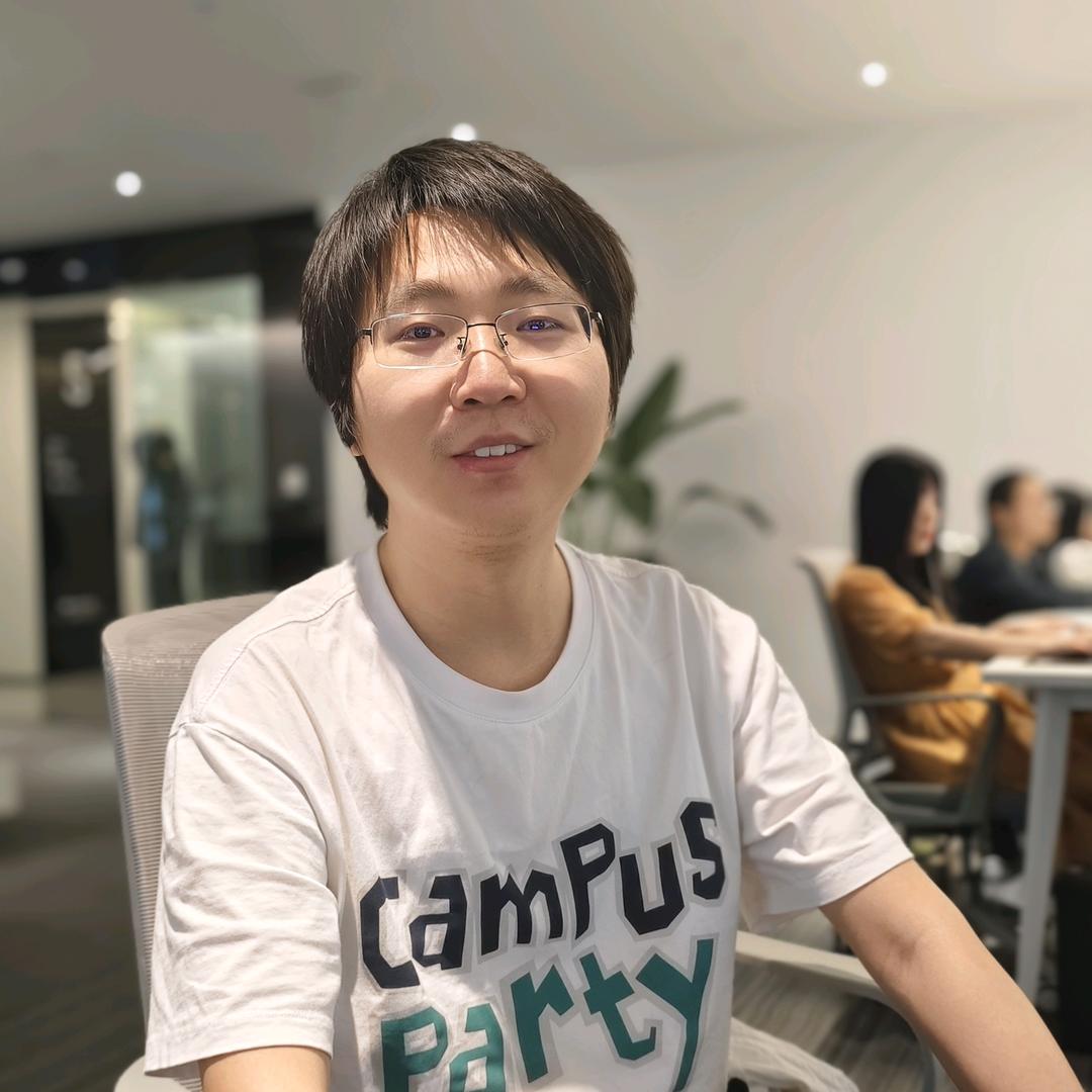 邱某某