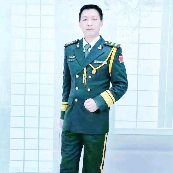 孤走大漠