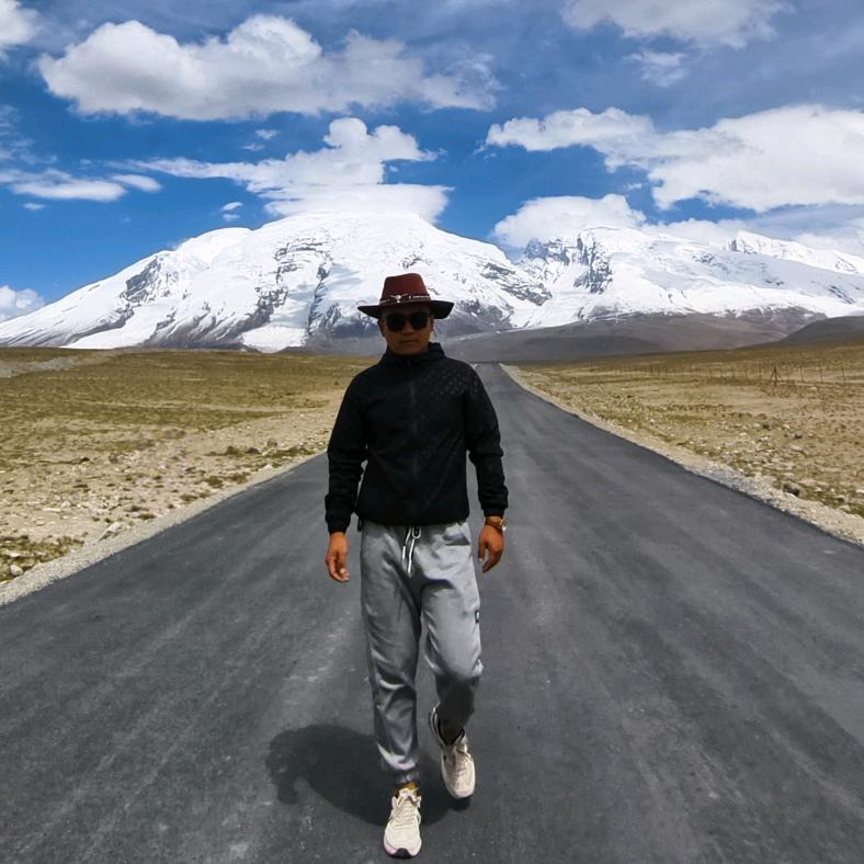 新疆纯玩领队马凯