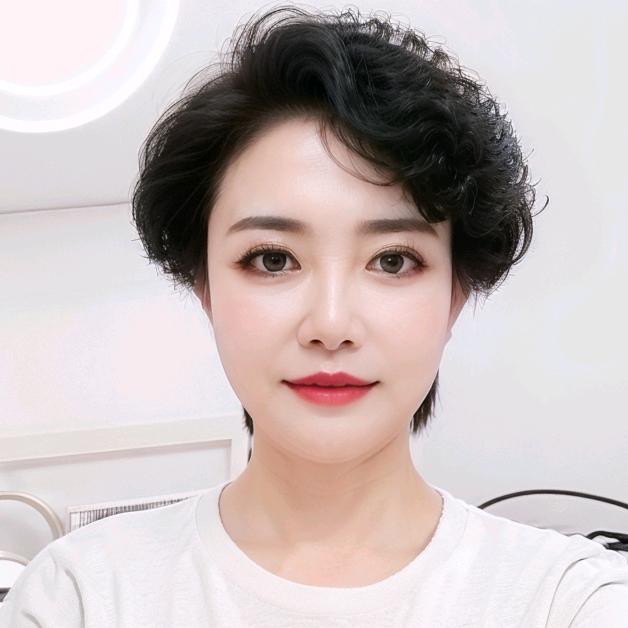 高阳黑白红女装