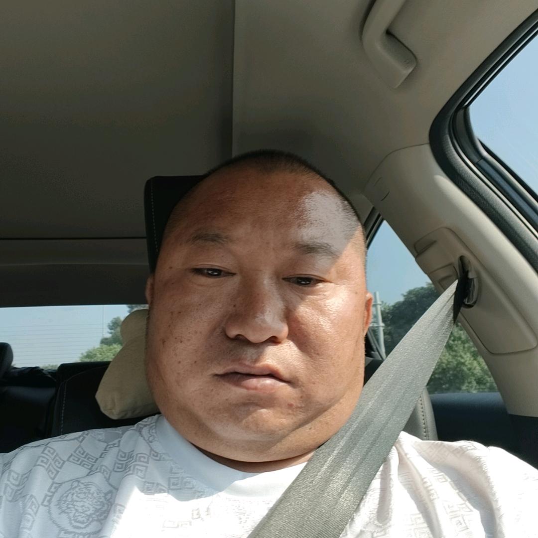 郑鹏虎。做法务的