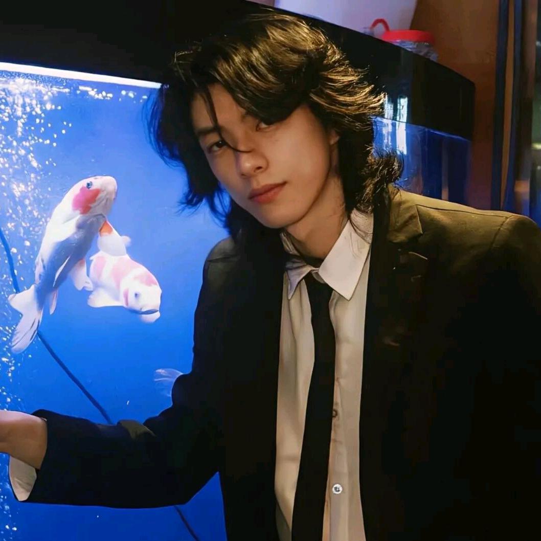 满地都是六便士，她却抬头看见了月亮