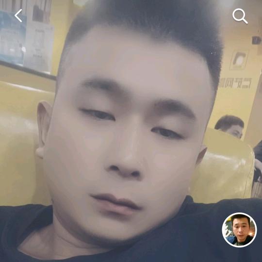 长红。