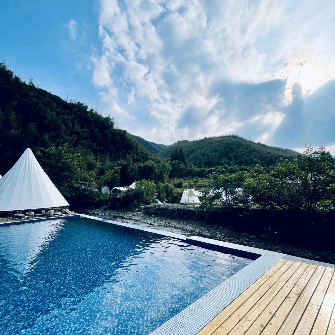 安吉田野之歌野奢树屋部落（龙出没漂流店）