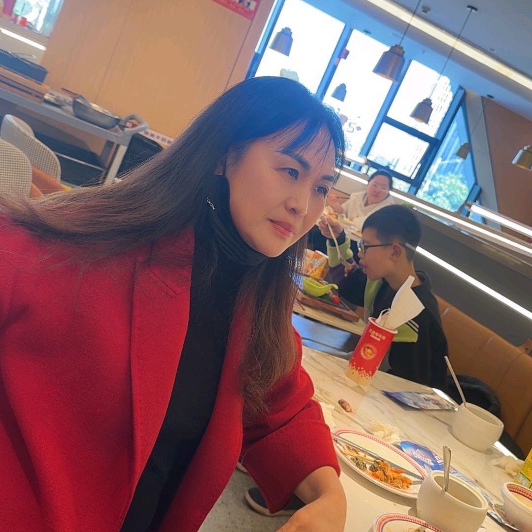 三个孩子的，单亲妈妈，儿女成家了很开心