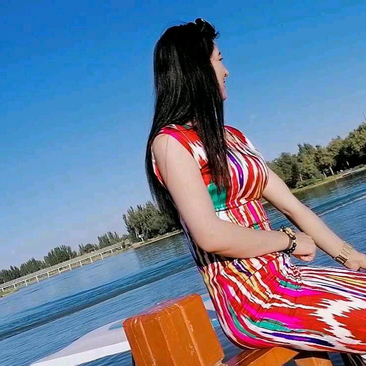 热孜完古丽（👗服装设计师）