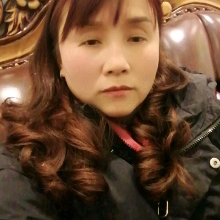 张秀兰加工棉被。