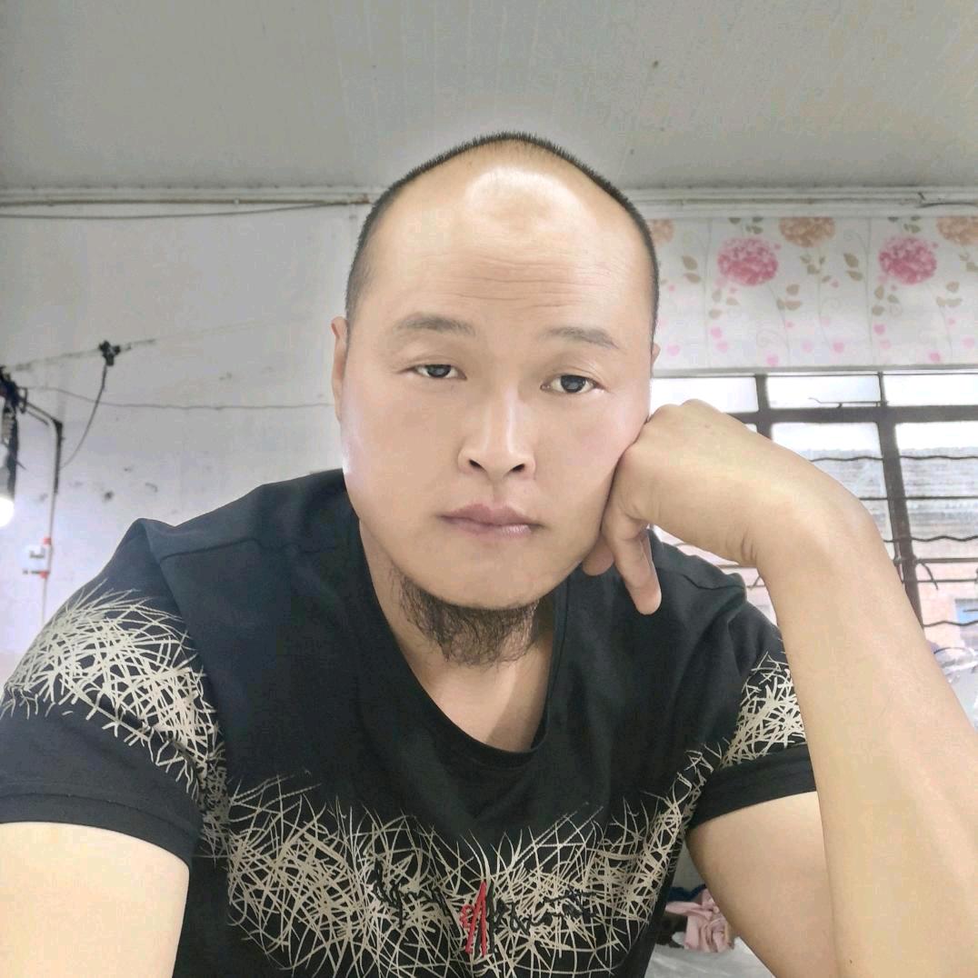 曹家三哥，专业收割小麦水稻