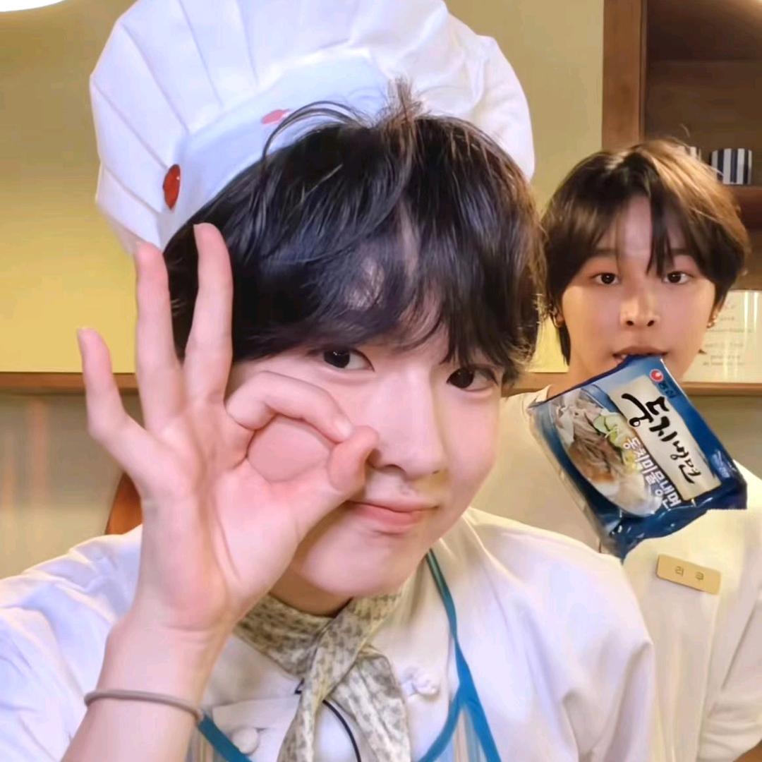 奶油咲馒头🐈⬛🥐🐶