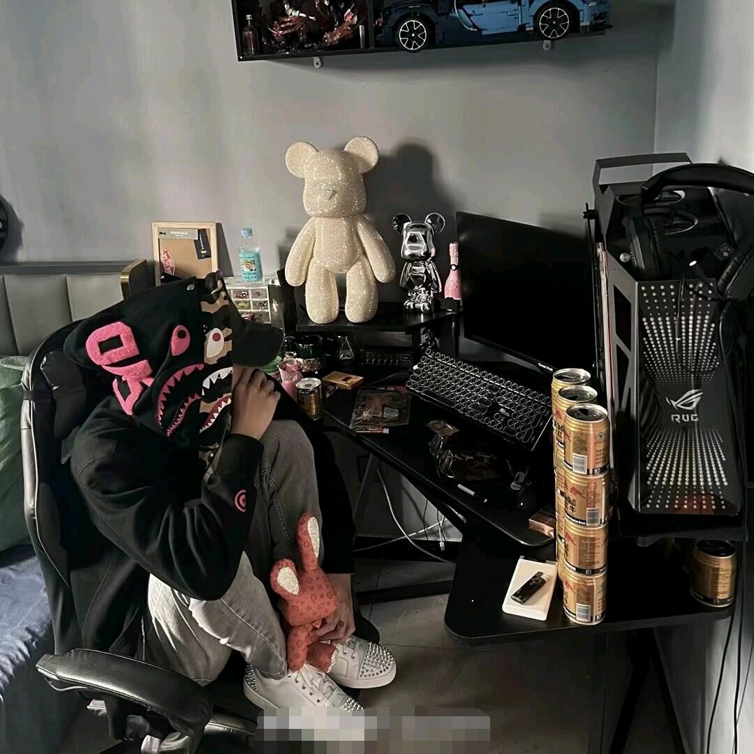 自制咸鱼批发商梁总