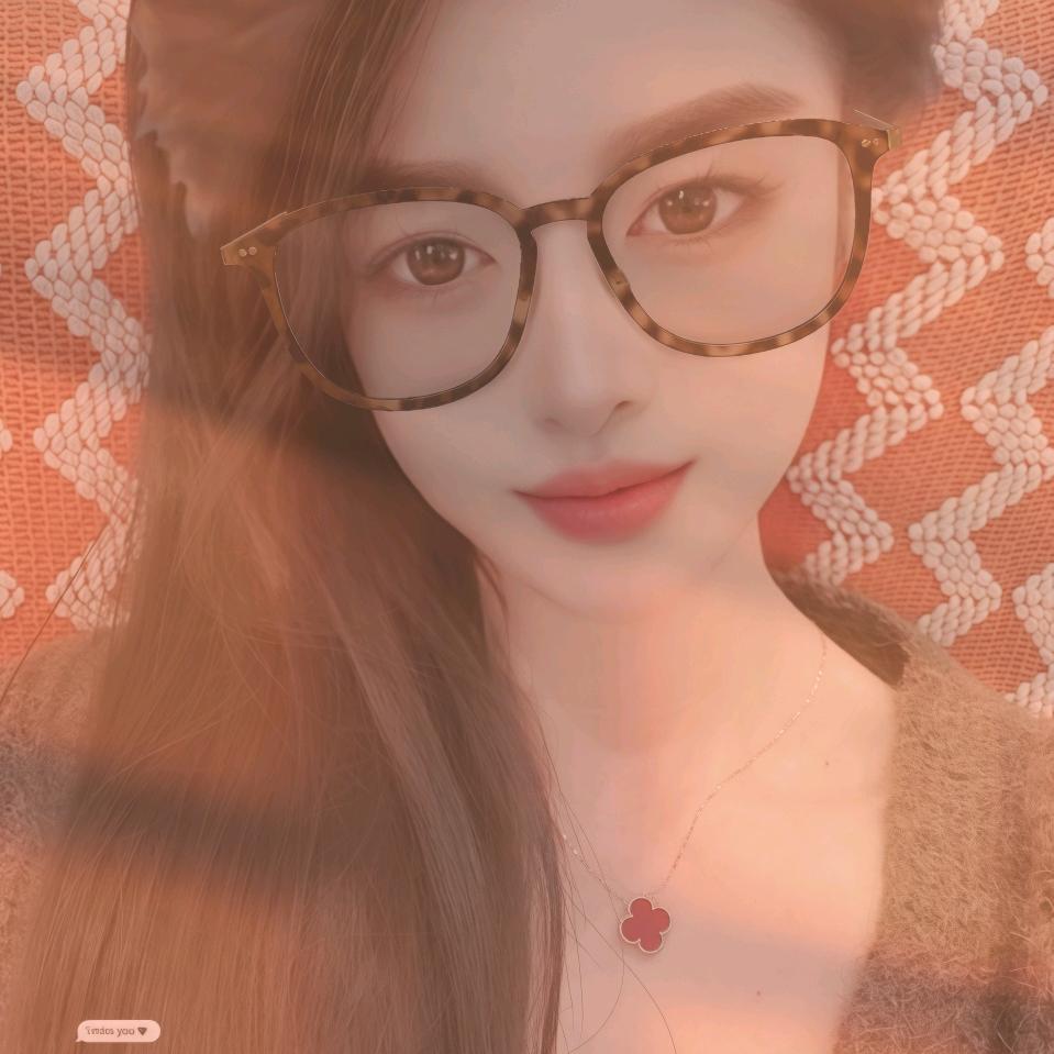 小七👩‍❤‍💋‍👨