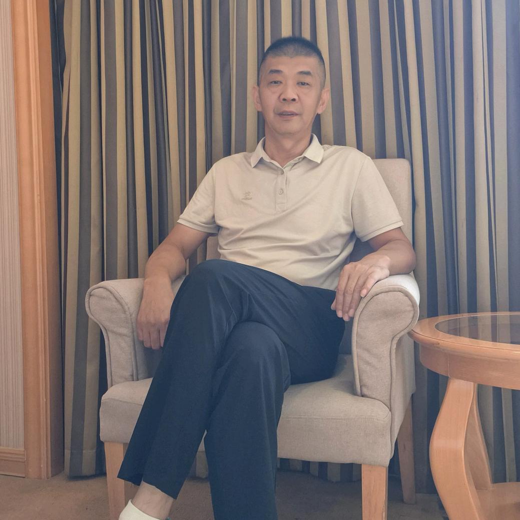 翱翔@