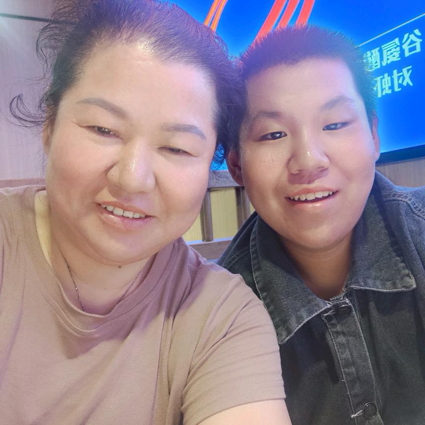张霞